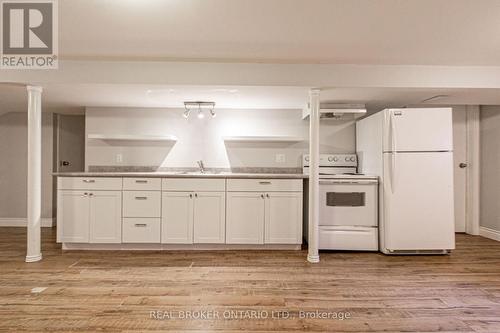 1340 Bunnell Drive, Burlington (Mountainside), ON - Indoor Photo Showing Kitchen