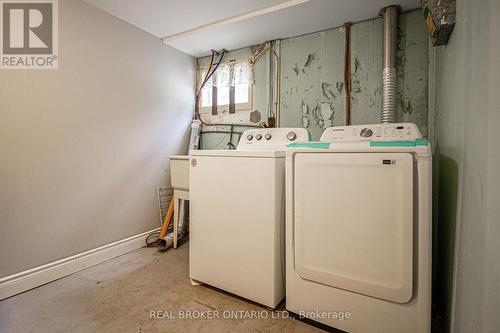 1340 Bunnell Drive, Burlington (Mountainside), ON - Indoor Photo Showing Laundry Room