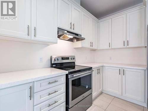 18 Heming Trail, Hamilton (Ancaster), ON - Indoor Photo Showing Kitchen