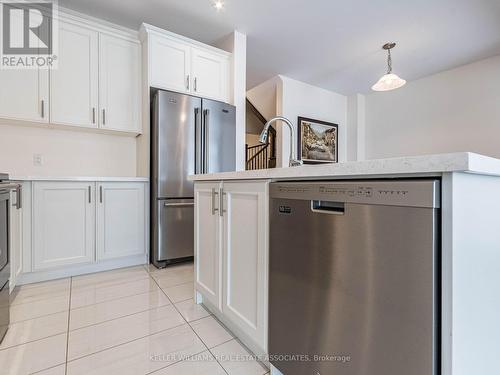 18 Heming Trail, Hamilton (Ancaster), ON - Indoor Photo Showing Kitchen