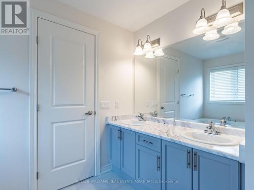 18 Heming Trail, Hamilton (Ancaster), ON - Indoor Photo Showing Bathroom