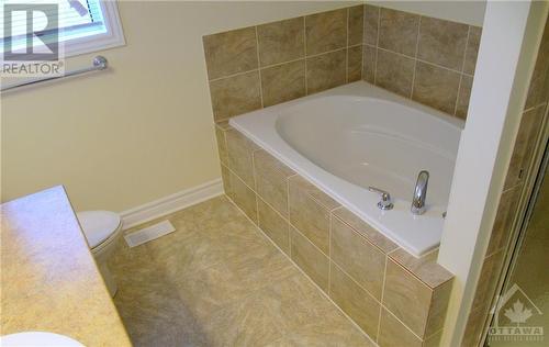 113 Akita Walk, Ottawa, ON - Indoor Photo Showing Bathroom