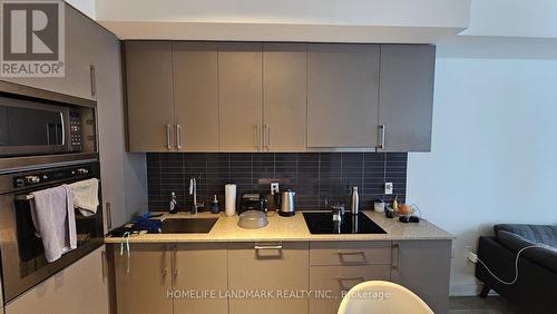 920 - 576 Front Street W, Toronto (Waterfront Communities), ON - Indoor Photo Showing Kitchen