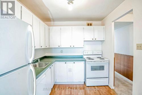 811 - 66 Falby Court, Ajax (South East), ON - Indoor Photo Showing Kitchen