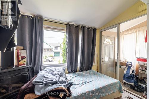 97 N Woodrow Boulevard, Toronto (Clairlea-Birchmount), ON - Indoor Photo Showing Bedroom