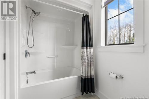 178 Bouchard, Dieppe, NB - Indoor Photo Showing Bathroom