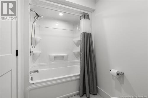 178 Bouchard, Dieppe, NB - Indoor Photo Showing Bathroom