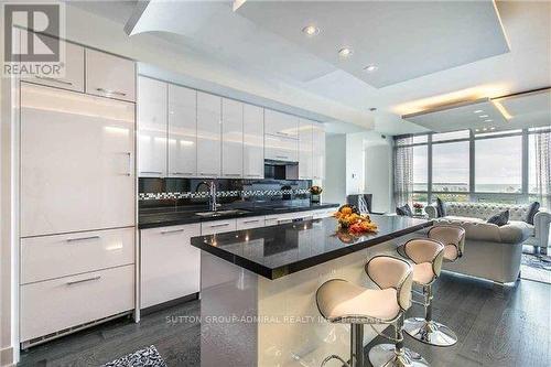 803 - 59 Annie Craig Drive, Toronto (Mimico), ON - Indoor Photo Showing Kitchen