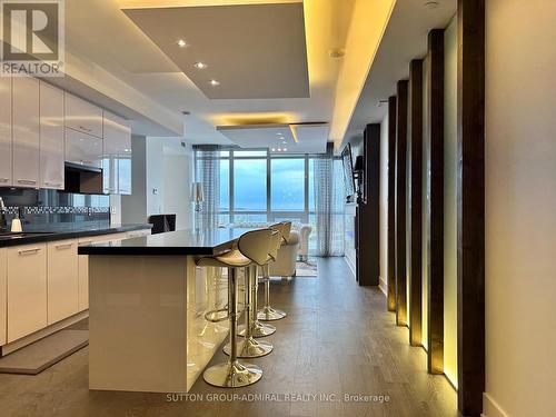 803 - 59 Annie Craig Drive, Toronto (Mimico), ON - Indoor Photo Showing Kitchen