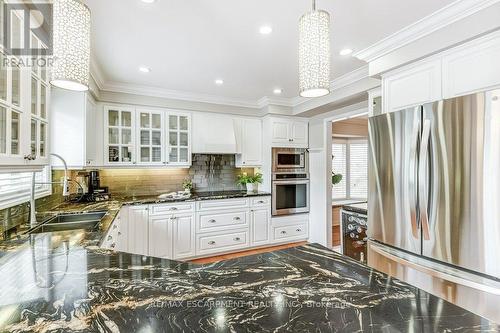 322 Leacock Avenue, Oakville (River Oaks), ON - Indoor Photo Showing Kitchen With Upgraded Kitchen