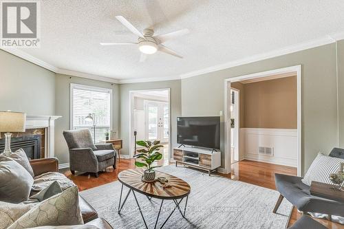 322 Leacock Avenue, Oakville (River Oaks), ON - Indoor Photo Showing Living Room