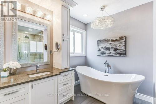 322 Leacock Avenue, Oakville (River Oaks), ON - Indoor Photo Showing Bathroom