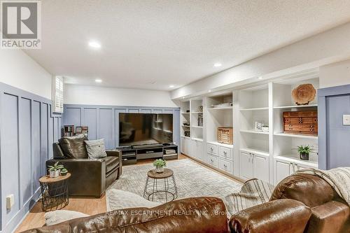 322 Leacock Avenue, Oakville (River Oaks), ON - Indoor Photo Showing Living Room