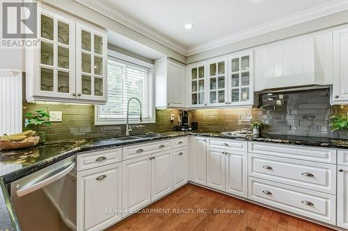 322 Leacock Avenue, Oakville (River Oaks), ON - Indoor Photo Showing Kitchen With Upgraded Kitchen