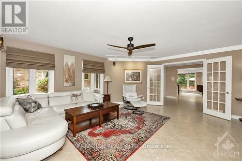 105 Locharron Crescent, Ottawa, ON - Indoor Photo Showing Living Room