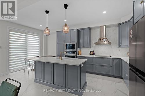 129 Shallow Pond Place, Ottawa (Cumberland), ON - Indoor Photo Showing Kitchen With Upgraded Kitchen