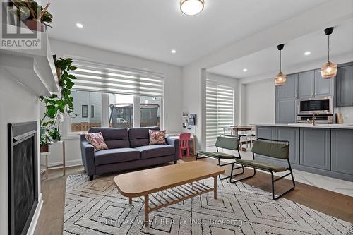 129 Shallow Pond Place, Ottawa (Cumberland), ON - Indoor Photo Showing Living Room