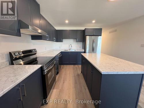 Upper - 7532 Splendour Drive, Niagara Falls, ON - Indoor Photo Showing Kitchen With Upgraded Kitchen