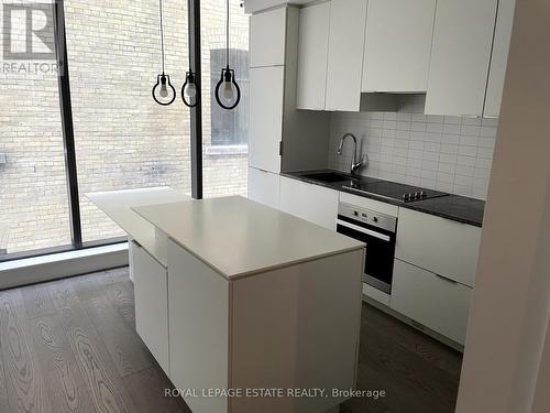 205 - 5 St Joseph Street, Toronto (Bay Street Corridor), ON - Indoor Photo Showing Kitchen With Upgraded Kitchen