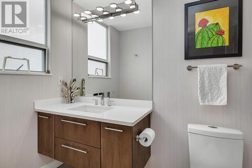 1152 Sunset Drive Unit# 1702, Kelowna, BC - Indoor Photo Showing Bathroom