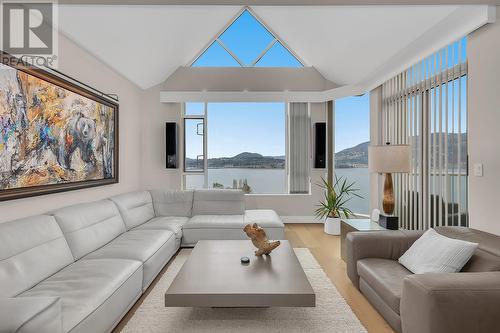 1152 Sunset Drive Unit# 1702, Kelowna, BC - Indoor Photo Showing Living Room