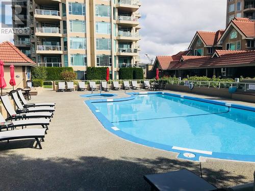 1152 Sunset Drive Unit# 1702, Kelowna, BC - Outdoor With In Ground Pool