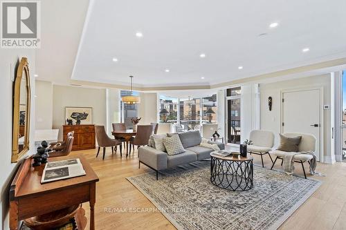 301 - 1477 Lakeshore Road, Burlington (Brant), ON - Indoor Photo Showing Living Room