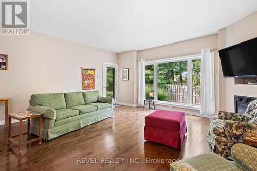 4 - 6753 O'Neil Street, Niagara Falls, ON - Indoor Photo Showing Living Room With Fireplace