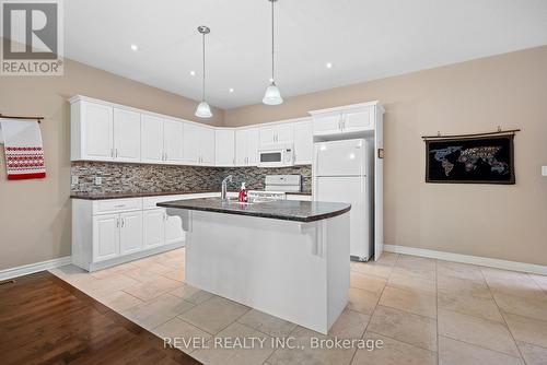 4 - 6753 O'Neil Street, Niagara Falls, ON - Indoor Photo Showing Kitchen With Upgraded Kitchen