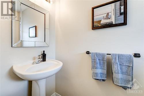 806 Tabaret Street, Ottawa, ON - Indoor Photo Showing Bathroom