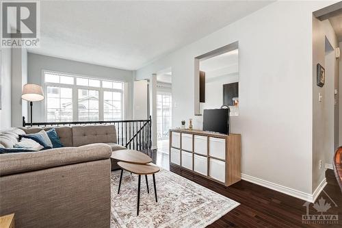 806 Tabaret Street, Ottawa, ON - Indoor Photo Showing Living Room