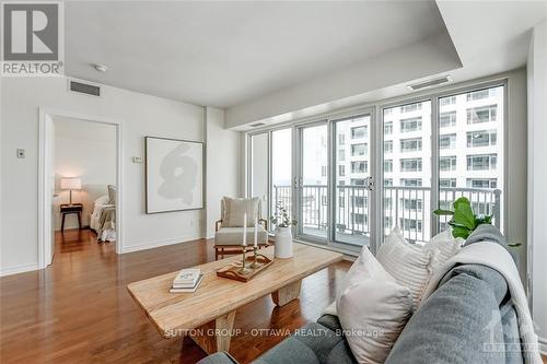 1801 - 200 Rideau Street, Ottawa, ON - Indoor Photo Showing Living Room