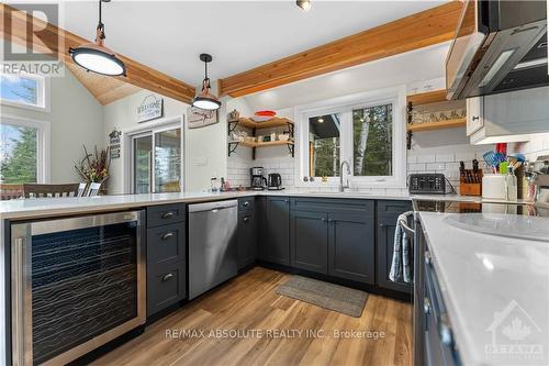 4634 Matawatchan Road, Greater Madawaska, ON - Indoor Photo Showing Kitchen With Upgraded Kitchen