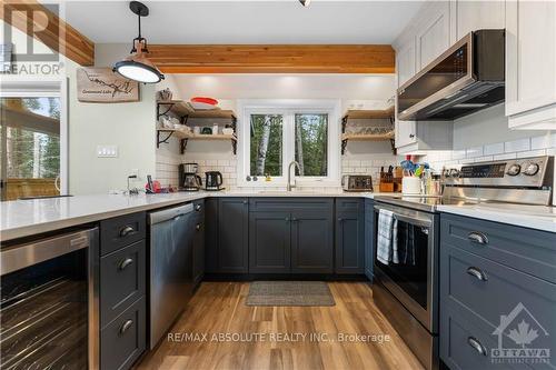 4634 Matawatchan Road, Greater Madawaska, ON - Indoor Photo Showing Kitchen With Upgraded Kitchen