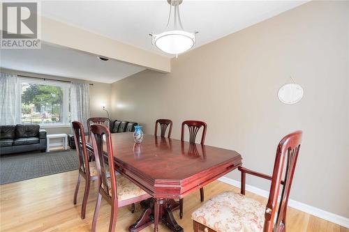 1060 Camelot Crescent, Sarnia, ON - Indoor Photo Showing Dining Room