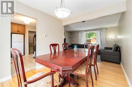 1060 Camelot Crescent, Sarnia, ON - Indoor Photo Showing Dining Room