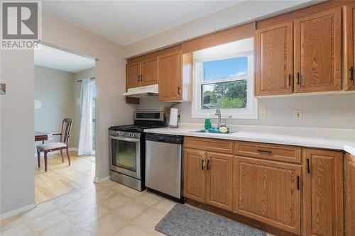 1060 Camelot Crescent, Sarnia, ON - Indoor Photo Showing Kitchen