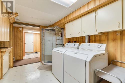 1060 Camelot Crescent, Sarnia, ON - Indoor Photo Showing Laundry Room