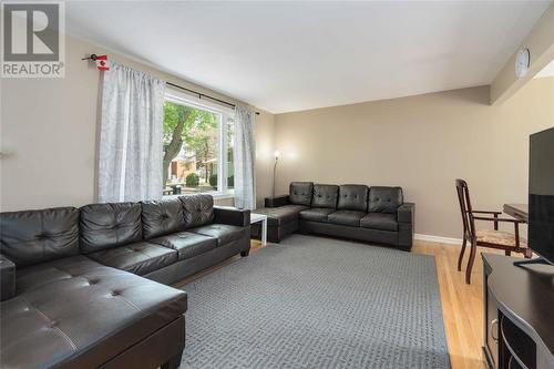 1060 Camelot Crescent, Sarnia, ON - Indoor Photo Showing Living Room