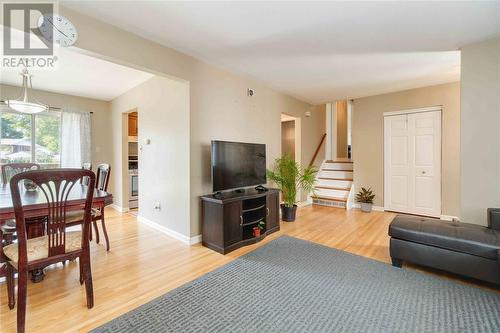 1060 Camelot Crescent, Sarnia, ON - Indoor Photo Showing Living Room