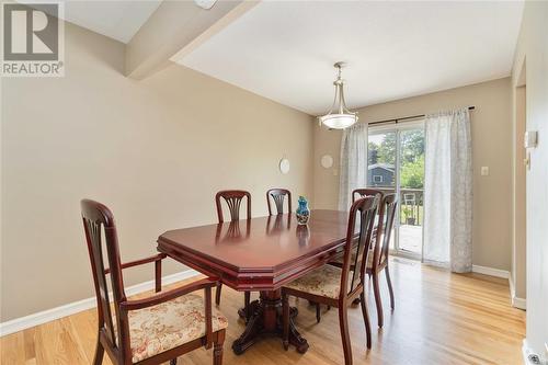 1060 Camelot Crescent, Sarnia, ON - Indoor Photo Showing Dining Room