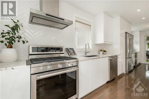 160 Begonia Avenue, Ottawa, ON - Indoor Photo Showing Kitchen With Upgraded Kitchen