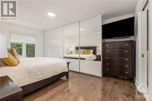 160 Begonia Avenue, Ottawa, ON - Indoor Photo Showing Bedroom