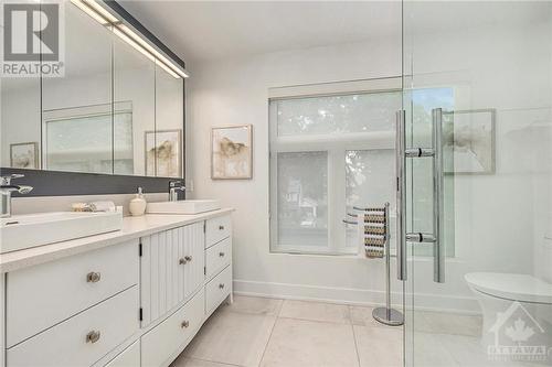 160 Begonia Avenue, Ottawa, ON - Indoor Photo Showing Bathroom