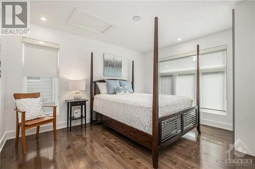 160 Begonia Avenue, Ottawa, ON - Indoor Photo Showing Bedroom