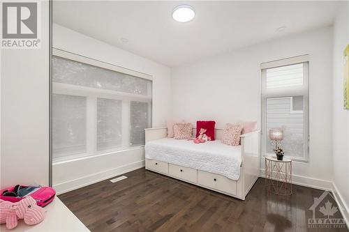 160 Begonia Avenue, Ottawa, ON - Indoor Photo Showing Bedroom