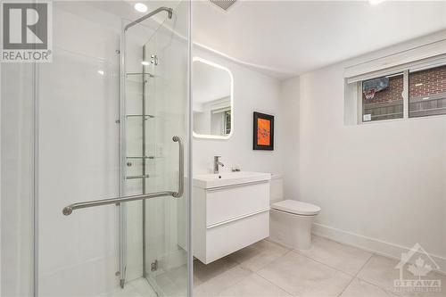 160 Begonia Avenue, Ottawa, ON - Indoor Photo Showing Bathroom