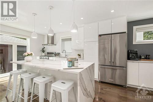 160 Begonia Avenue, Ottawa, ON - Indoor Photo Showing Kitchen With Upgraded Kitchen