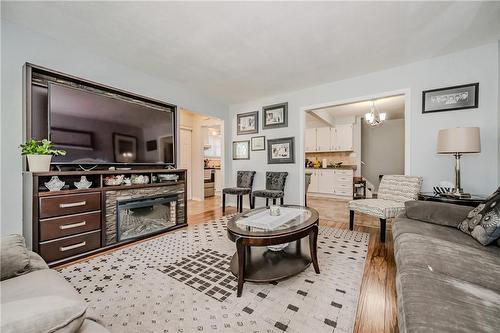 75 Anna Capri Drive, Hamilton, ON - Indoor Photo Showing Living Room