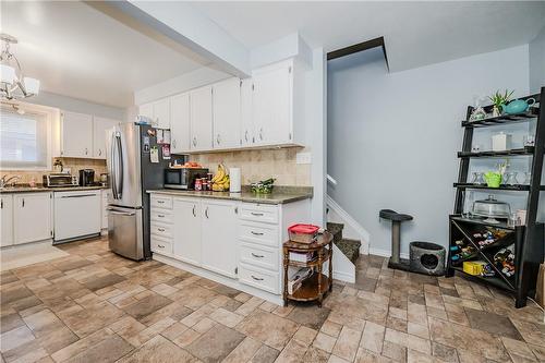 75 Anna Capri Drive, Hamilton, ON - Indoor Photo Showing Kitchen